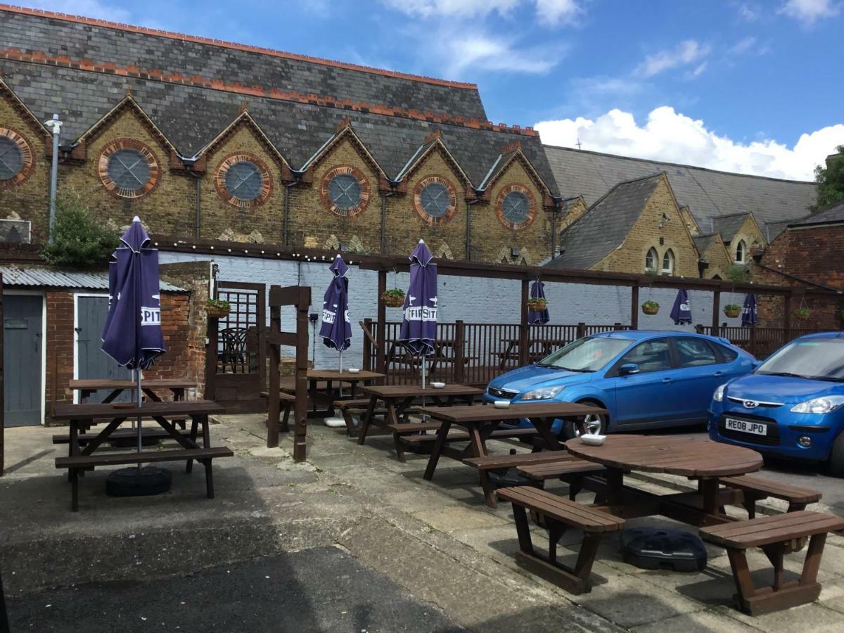 Railway Hotel Faversham Luaran gambar